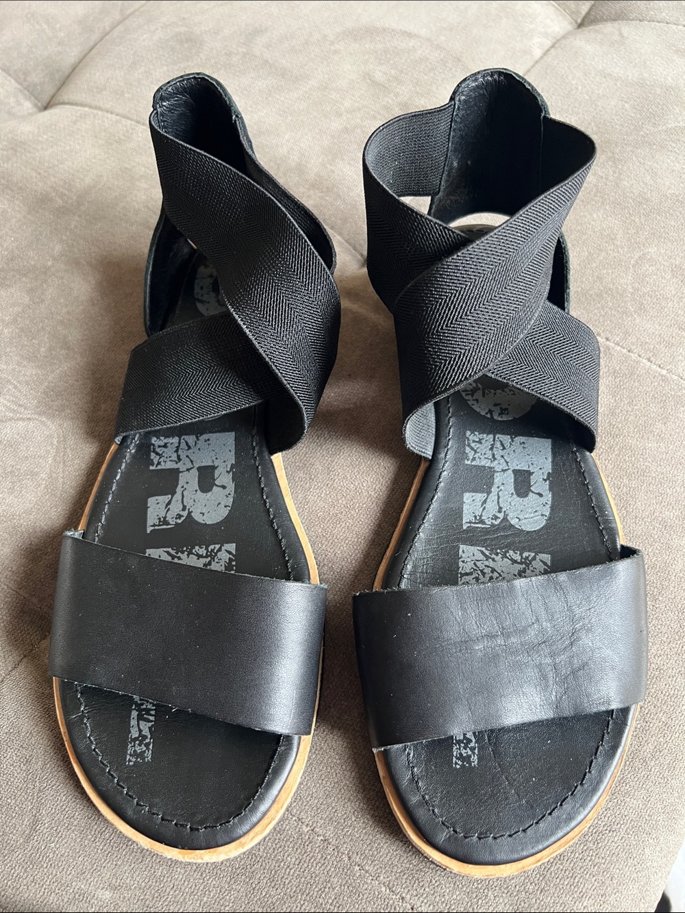 Sorel Women’s Black Strappy Elastic Sandals - Casual Comfort